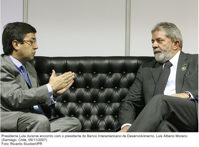 Presidente Lula durante encontro com o presidente do Banco Interamericano de Desenvolvimento, Luis Alberto Moreno.