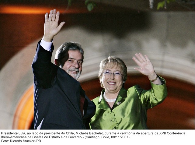 Presidente Lula, e a presidente do Chile, Michelle Bachelet na cerimônia de abertura da XVII Conferência Ibero-Americana de Chefes de Estado e de Governo.