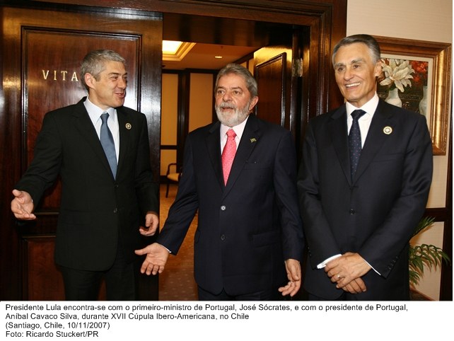 Presidente Lula e o primeiro-ministro de Portugal, José Sócrates e o presidente de Portugal, Anibal Cavaco Silva, durante a XVII Cúpula Ibero-Americana.