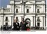 Presidente Lula é recebido no Palácio de La Moneda, pela presidente do Chile, Michelle Bachelet.