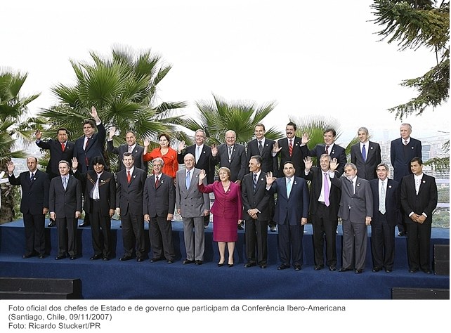 Presidente Lula na foto oficial dos chefes de estado e de governo que participam da conferência Ibero-Americana.