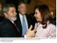 Presidente Lula, o presidente Néstor Kirchner e a presidente recém-eleita Cristina Kirchner, na XVII Conferência Ibero-Americana de Chefes de Estado e de Governo.