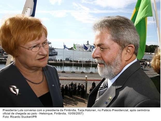 Presidente Lula conversa com a presidente da Finlândia, Tarja Halonen no Palácio Presidencial.