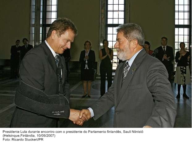 Presidente Lula durante encontro com o presidente do Parlamento Finlândes, Sauli Niinistö.