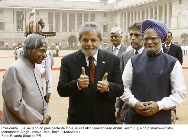 Presidente Lula, ao lado do presidente da Índia, Auul Pakir Jainulabdeen Abdul Kalam e o primeiro-ministro Manmohan Singh.