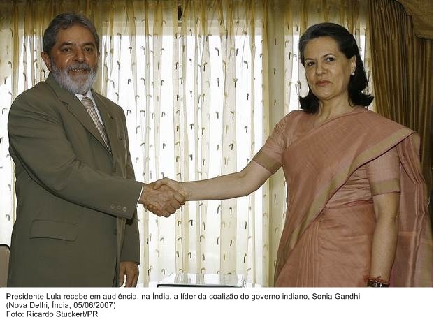Presidente Lula, recebe em audiência na Índia, a líder da coalização do governo indiano, Sônia Ghandi.