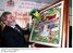Presidente Lula é presenteado com quadro durante visita à Jamaica.