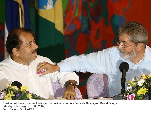 Presidente Lula em momento de descontração com o presidente da Nicarágua, Daniel Ortega.