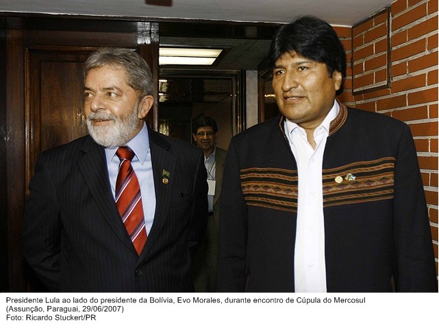 Presidente Lula ao lado do presidente da Bolívia, Evo Morales, durante encontro de Cúpula do Mercosul.
