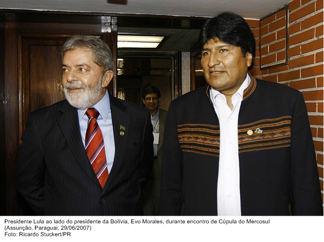Presidente Lula ao lado do presidente da Bolívia, Evo Morales, durante encontro de Cúpula do Mercosul.