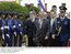 Presidente Lula e o ministro Celso Amorim passam em revista as tropas, na chegada ao Palácio de Governo do Paraguaio.
