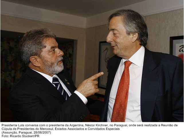Presidente Lula e o presidente da Argentina, Néstor Kirchner, no Paraguai, onde será realizado a Reunião de Cúpula dos Presidentes do Mercosul.