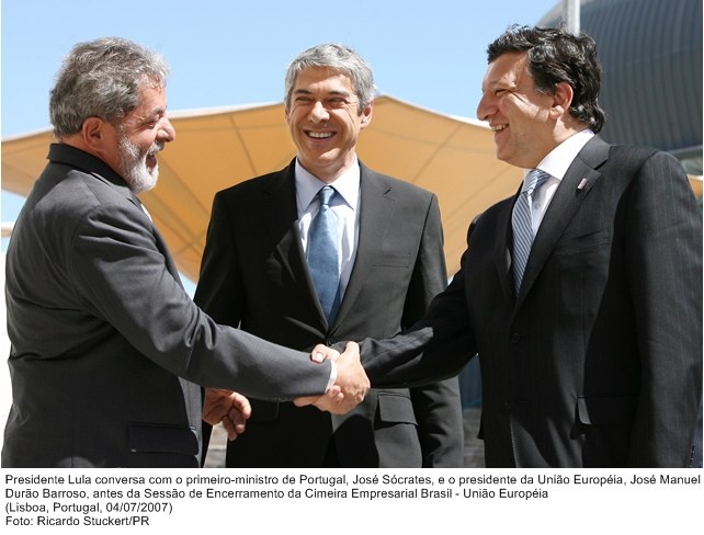 Presidente Lula conversa com José Sócrates e José Manuel Durão Barroso, no encerramento da Cimeira Empresarial Brasil-União Européia.