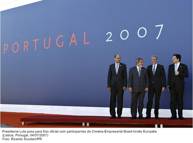 Presidente Lula posa para foto oficial com participantes da Cimeria Empresarial Brasil-União Européia.