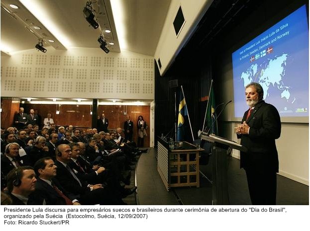 Presidente Lula discursa para empresários suecos e brasileiros durante cerimônia do Dia do Brasil.