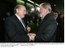 Presidente Lula cumprimenta o presidente da FIFA, Joseph Blater, antes da cerimônia de anúncio do país que será cede da Copa do Mundo de 2014.