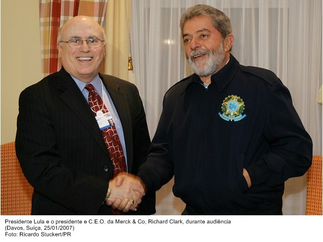 Presidente Lula e o presidente e C.E.O da Merck & Co. Richard Clark, durante audiência.