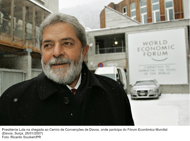 Presidente Lula na chegada ao Centro de Convenções de Davos, onde onde participa do Fórum Econômico Mundial.