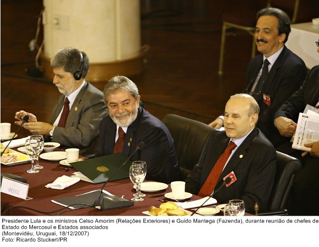 Presidente Lula e os ministros Celso Amorim e Guido Mantega, durante reunião dos Chefes de Estado do Mercosul.