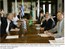 Presidente Lula ouve explicações do presidente uruguaio, Tabaré Vazquez, durante reunião de trabalho.