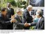 Presidente Lula cumprimenta o presidente da Argentina, Néstor Kirchner durante Cúpula Energética da Comunidade Sul Americana de Nações.