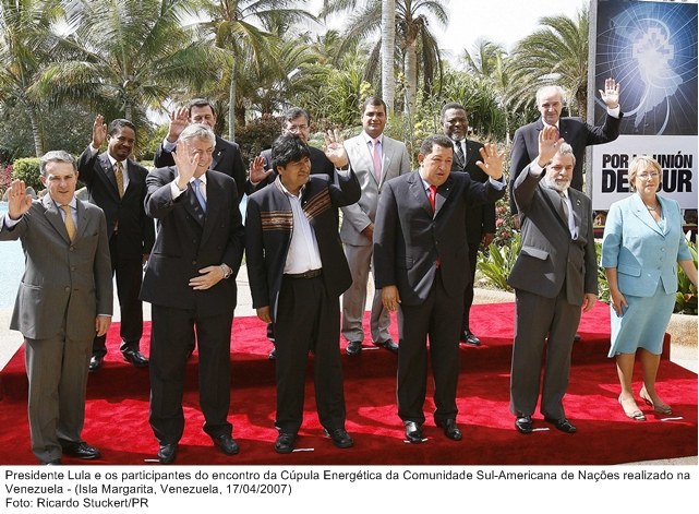 Presidente Lula e os participantes do encontro da Cúpula Energética da Comunidade Sul-Americana de Nações.