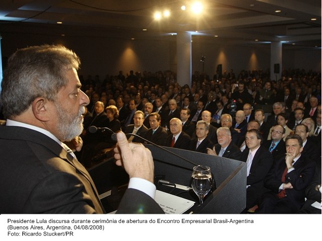 Presidente Lula discursa durante cerimônia de abertura do Encontro Empresarial Brasil-Argentina.