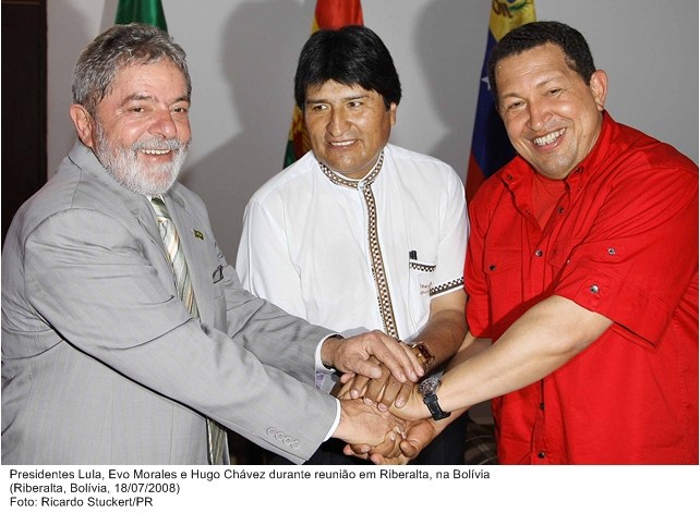 Presidente Lula, Evo Morales e Hugo Cháves, durante reunião em Riberalta, na Bolívia.