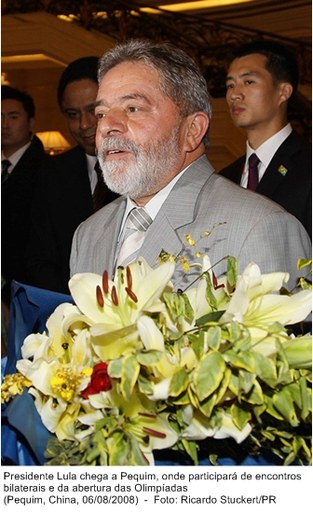 Presidente Lula chega a Pequim onde participará de encontros bilaterais e da abertura das Olimpíadas.
