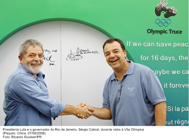 Presidente Lula e o governador do Rio de Janeiro, Sérgio Cabral, durante visita à Vila Olímpica.