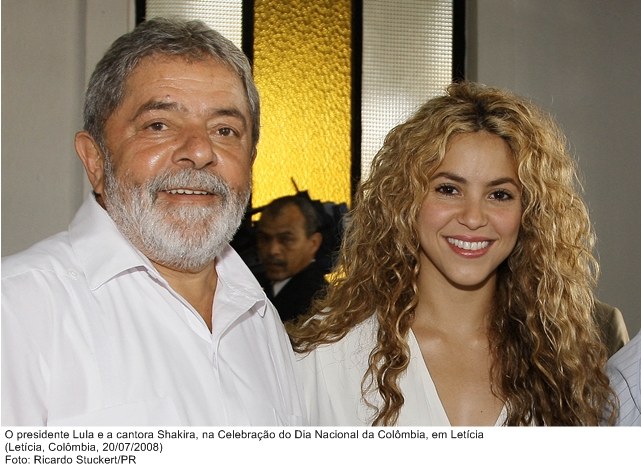 Presidente Lula e a cantora Shakira, na celebração do Dia Nacional da Colômbia, em Letícia.