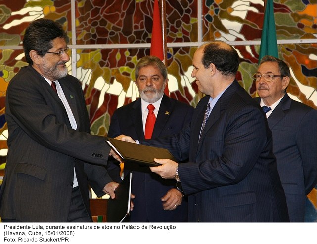 Presidente Lula durante cerimônia de assinatura de atos, no Palácio da Revolução.
