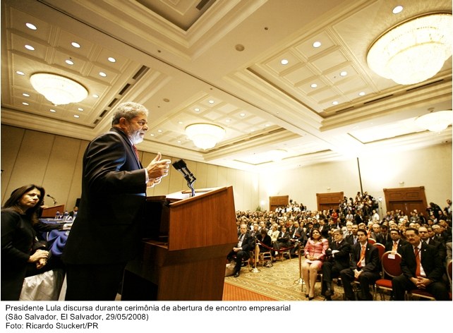 Presidente Lula discursa durante cerimônia de abertura de encontro empresarial.