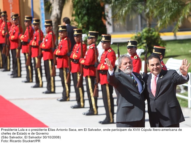 Presidente Lula e o presidente Elias Antonio Saca, em El Salvador, onde participam da XVIII, Cúpula Ibero-americana de Chefes de Estado.