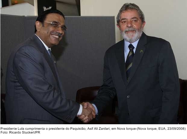 Presidente Lula cumprimenta o presidente do Paquistão, Asif Ali Zardari, em Nova Iorque.
