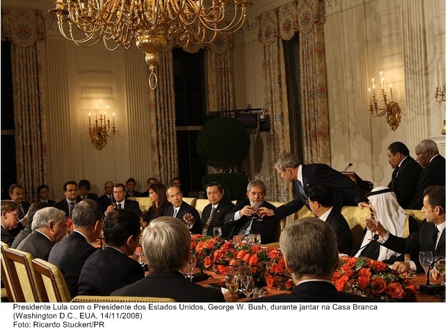 Presidente Lula e o presidente dos EUA, George W. Bush, durante jantar na Casa Branca.