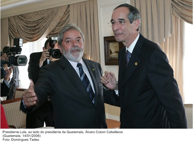 Presidente Lula com o presidente Álvaro Colom Caballeros.
