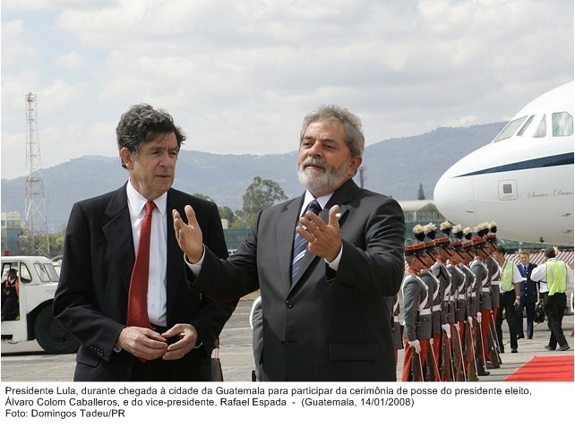 Presidente Lula durante chegada a Guatemala para participar da cerimônia de posse do presidente eleito, Álvaro Colom Caballeros.