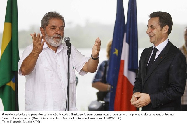 Presidente Lula e o presidente francês, Nicolas Sarkozy, fazem comunicado conjunto à imprensa durante encontro na Guiana Francesa.