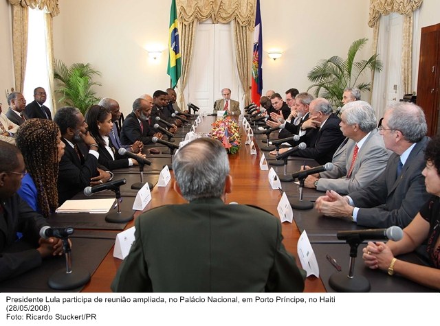 Presidente Lula participa de reuinão ampliada, no Palácio Nacional, em Porto Príncipe, Haiti.