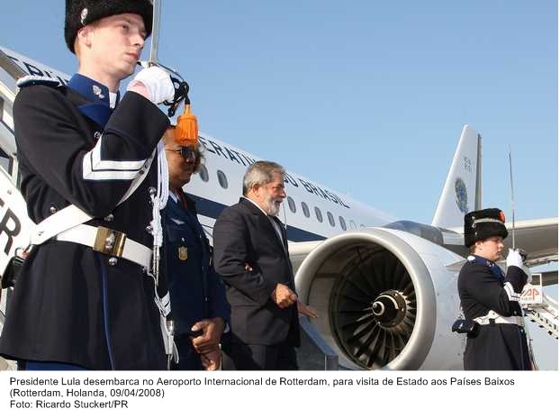 Presidente Lula desembarca no aeroporto internacional de Rotterdam, para visita de estado aos países baixos.