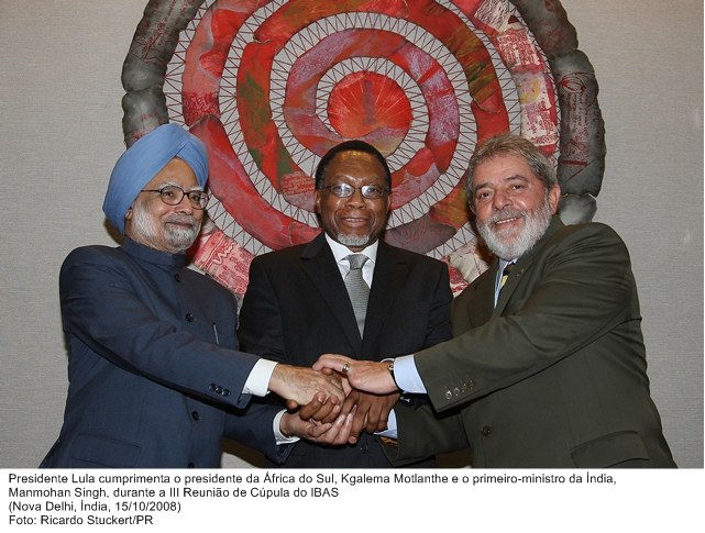 Presidente Lula cumprimenta o presidente da África do Sul, Kgalema Motlanthe e o primeiro-ministro da Índia, Manmohan Singh.