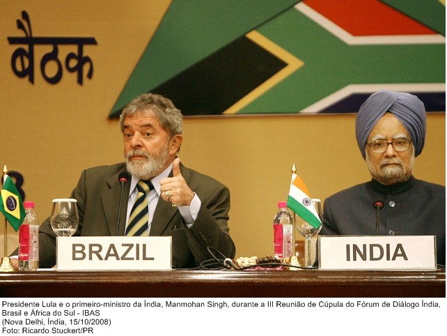 Presidente Lula e o primeiro-ministro da Índia, Manmohan Singh, durante a III Reunião de Cúpula do IBAS.