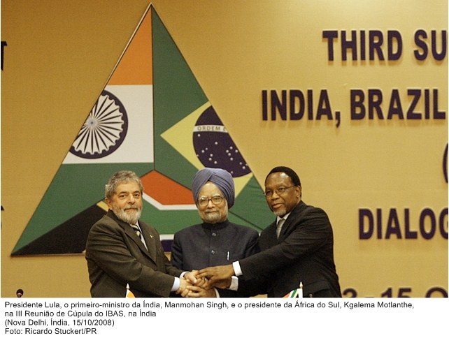 Presidente Lula, o primeiro-ministro da Índia, Manmohan Singh, e o presidente da África do Sul, Kgalema Motlanthe na III Reunião de Cúpula do IBAS.