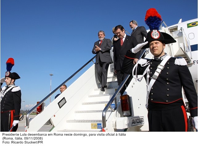 Presidente Lula desembarca em Roma, para visita oficial à Itália.
