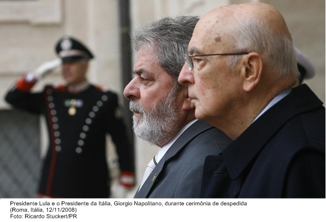 Presidente Lula e o presidente da Itália, Giorgio Napolitano durante cerimônia de despedida.