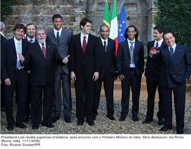 Presidente Lula recebe jogadores brasileiros, após encontro com o primeiro-ministro da Itália, Silvio Berlusconi.