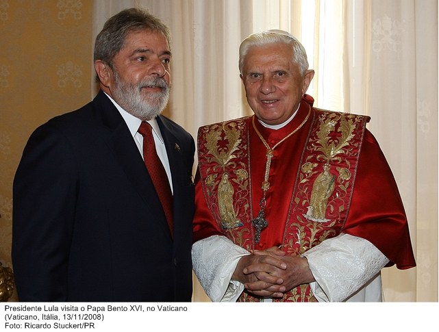 Presidente Lula visita o Papa Bento XVI no Vaticano.