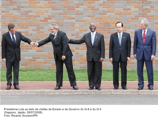 Presidente Lula ao lado de Chefes de Estado e de Governo do G-8 e G-5.