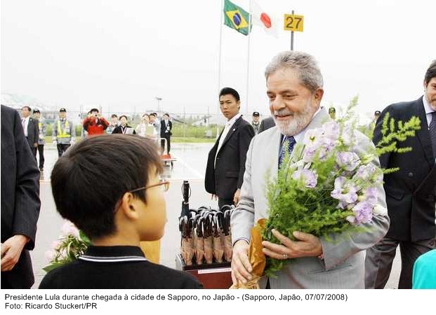 Presidente Lula durante chegada a Sapporo, no Japão.